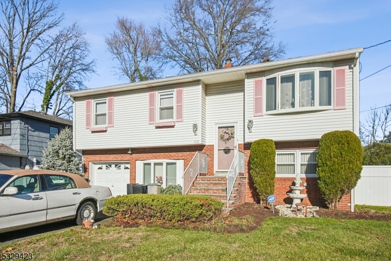 a view of a house with a backyard