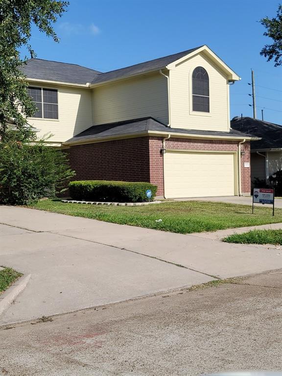 a view of front of house with a yard