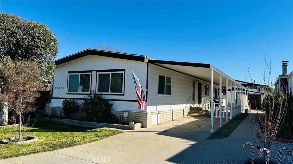 a front view of house with yard