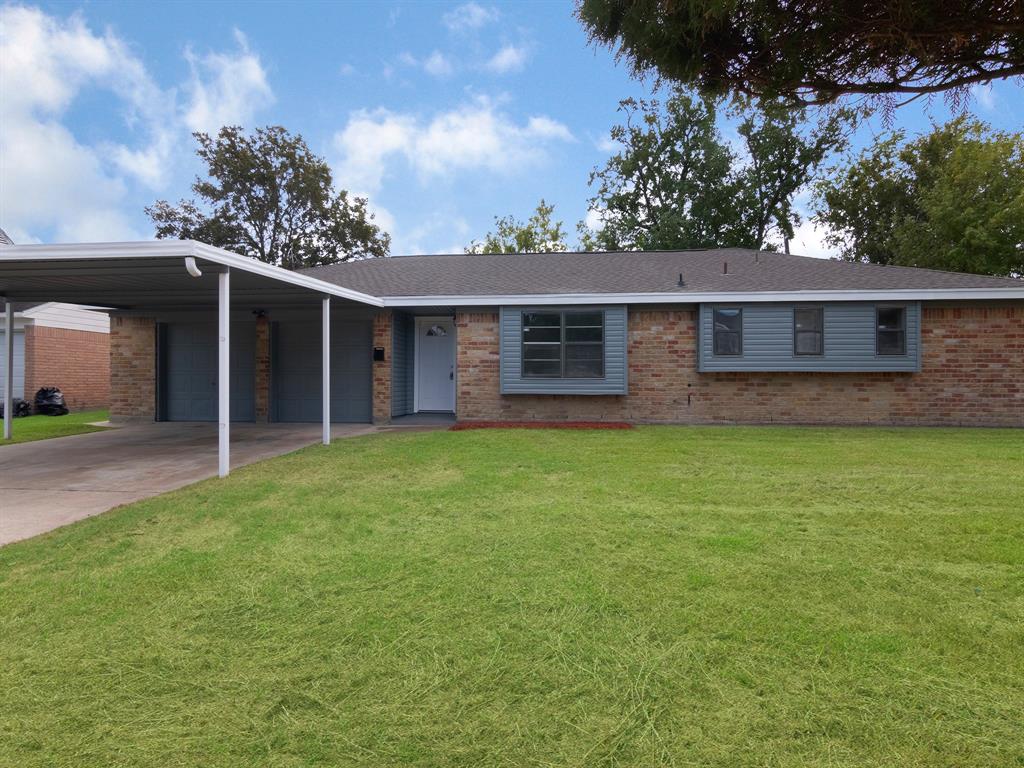 front view of house with a yard