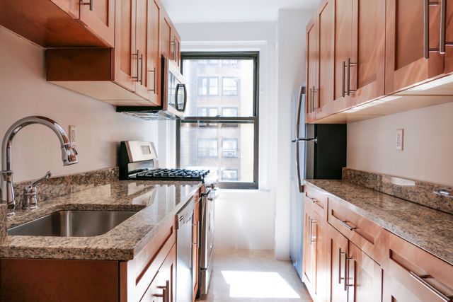 $4,900 | 405 East 54th Street, Unit 6B | Sutton Place