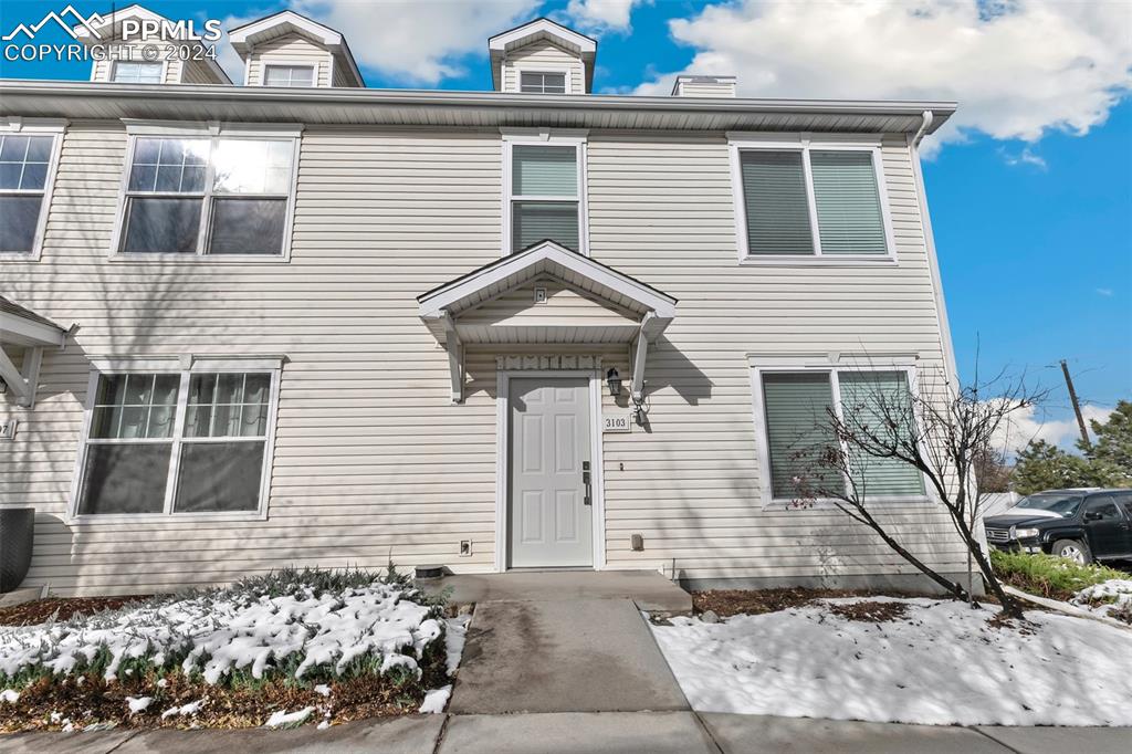 View of townhome / multi-family property