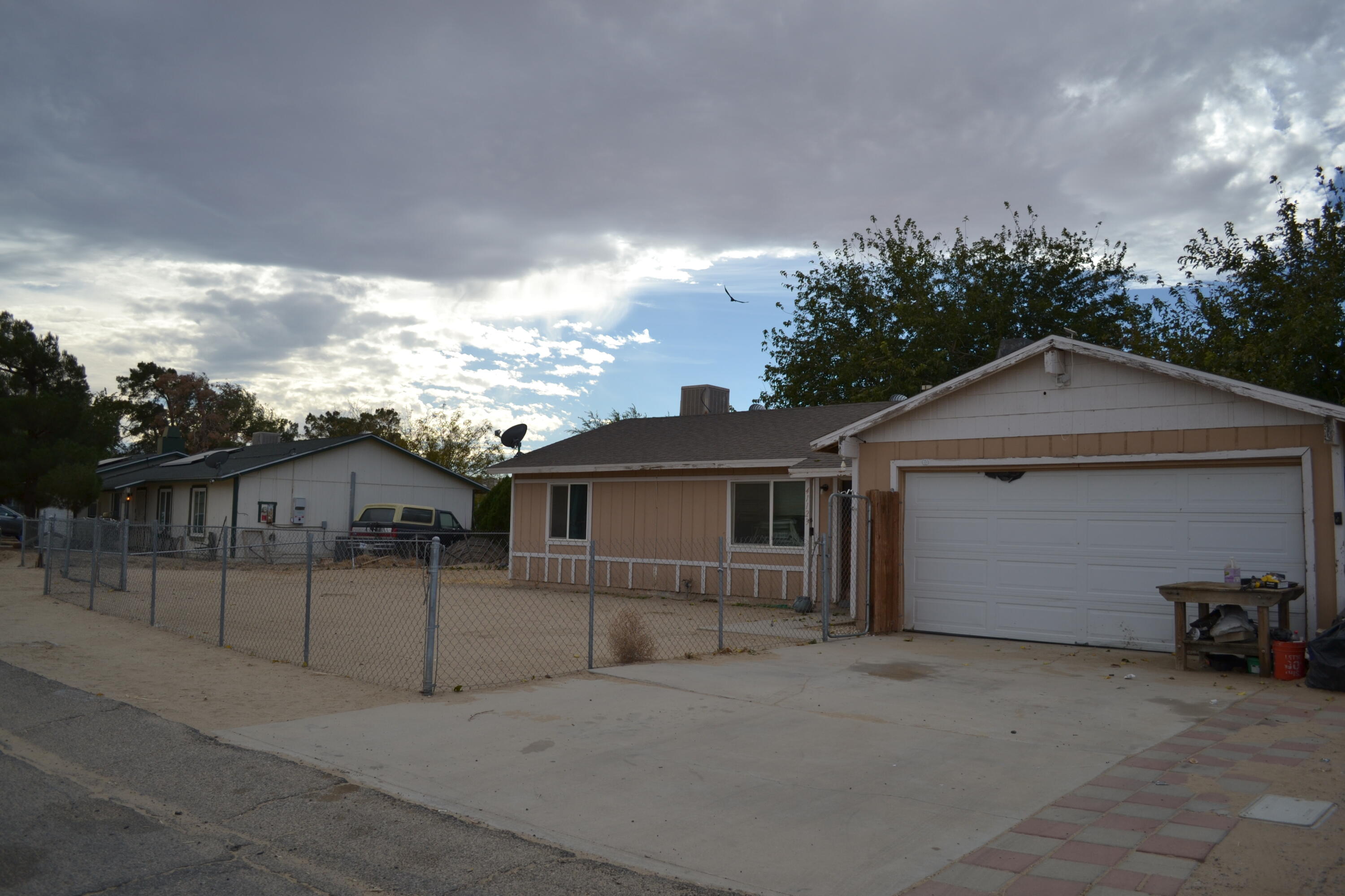 a view of a house with a backyard