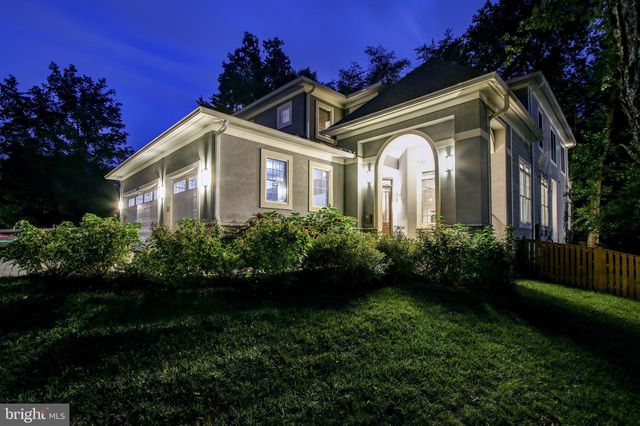 $2,350,000 | 9814 Fernwood Road | Fernwood