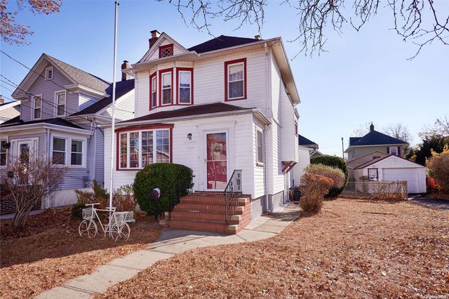 $729,000 | 48 Elizabeth Street | Floral Park