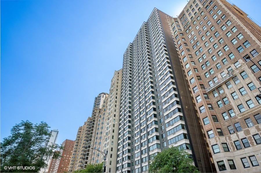 a view of buildings