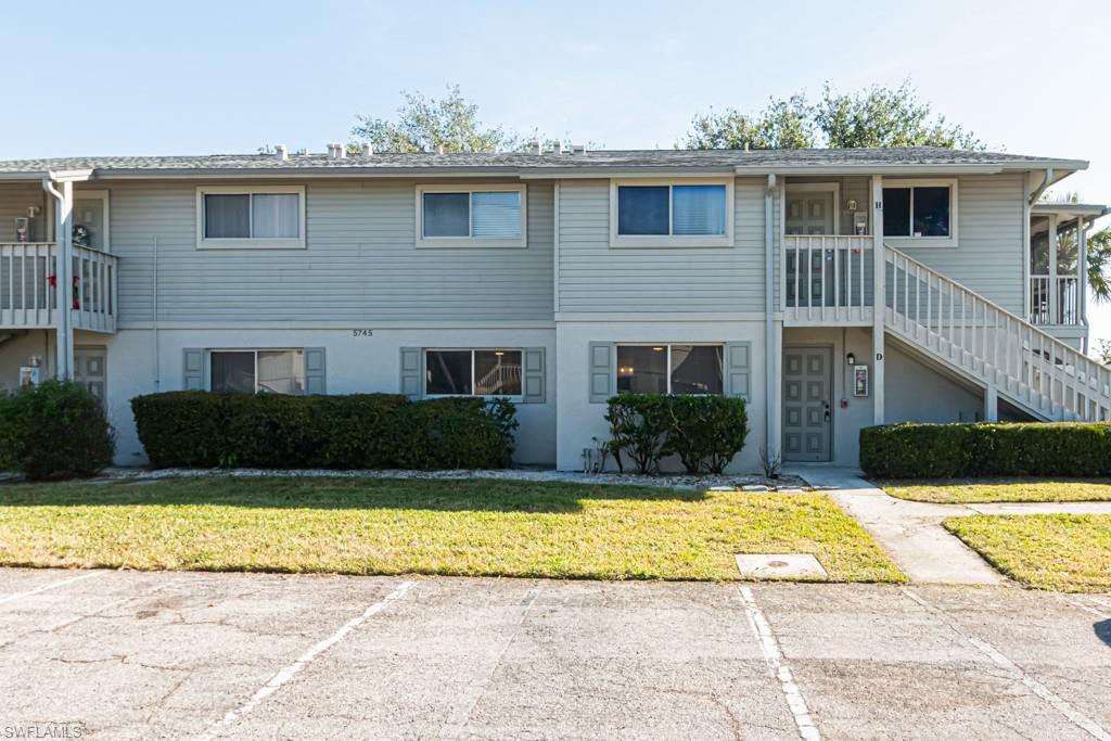 View of front of house with a front lawn