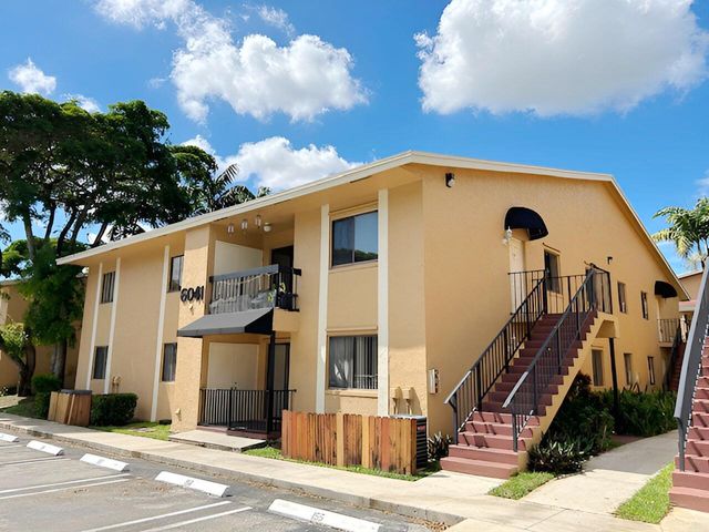 $189,900 | 6041 10th Avenue North, Unit 228 | Greenacres