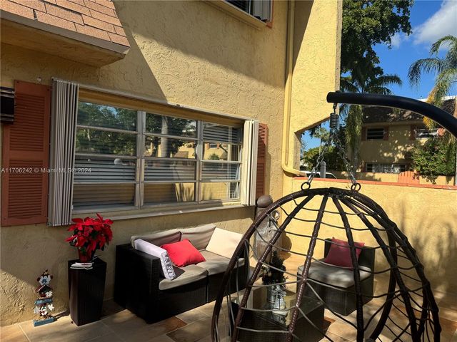 $379,000 | 7175 Nova Drive, Unit 201 | Davie