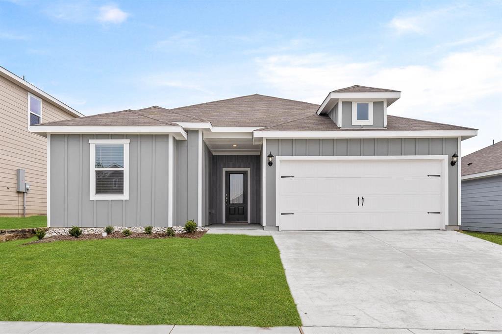 a front view of house with yard