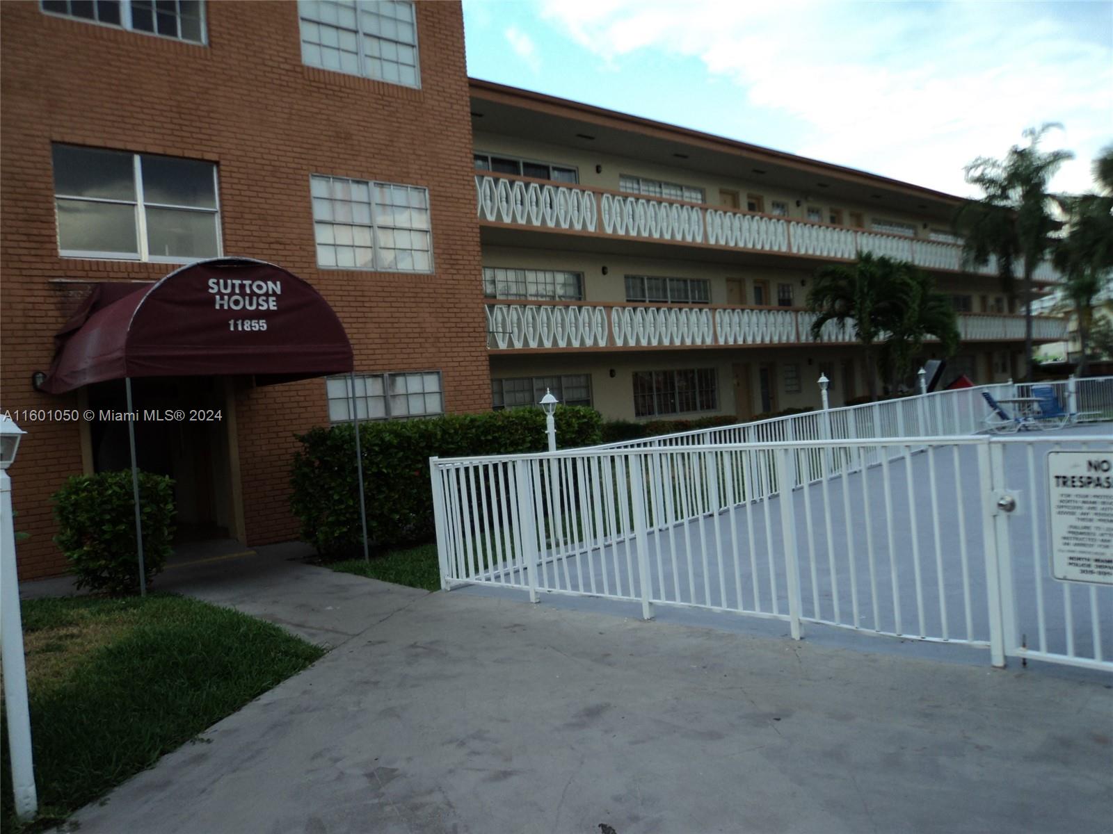 a front view of house and yard