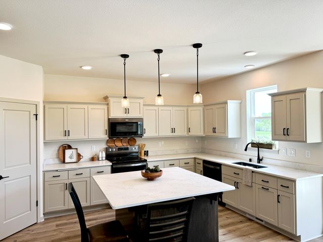 $739,900 | S54-w25487 Pebble Brk Court | Waukesha Town