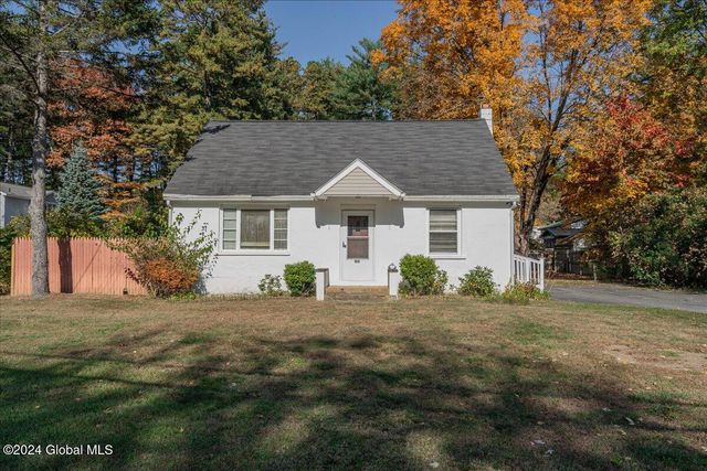 $250,000 | 102 Willow Street | Guilderland