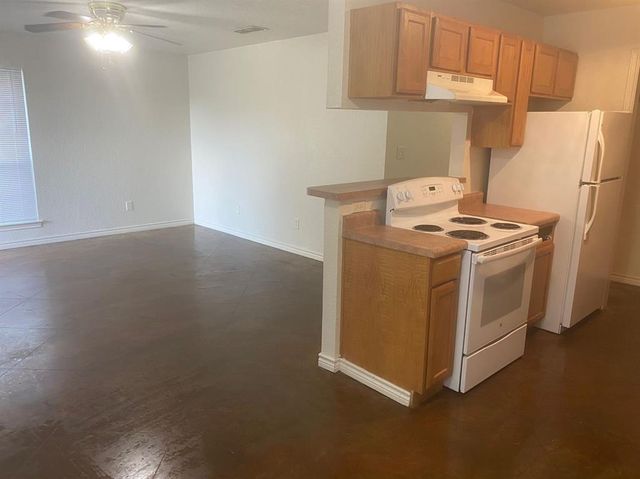 $1,325 | 1322 Country Club Road, Unit C | Cleburne