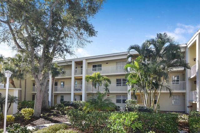 $200,000 | 433 Cerromar Lane, Unit 536 | Plantation