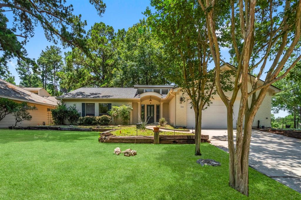 a view of a house with backyard