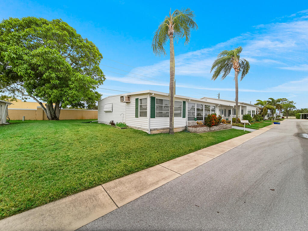 a view of a house with a yard