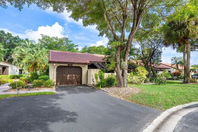 $499,899 | 21696 Tall Palm Circle | Boca Lago