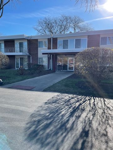 $145,000 | 127 North Wolf Road, Unit 60A | Wheeling