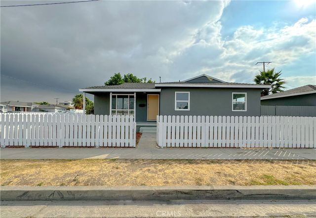 $649,900 | 403 South Maie Avenue | South Compton