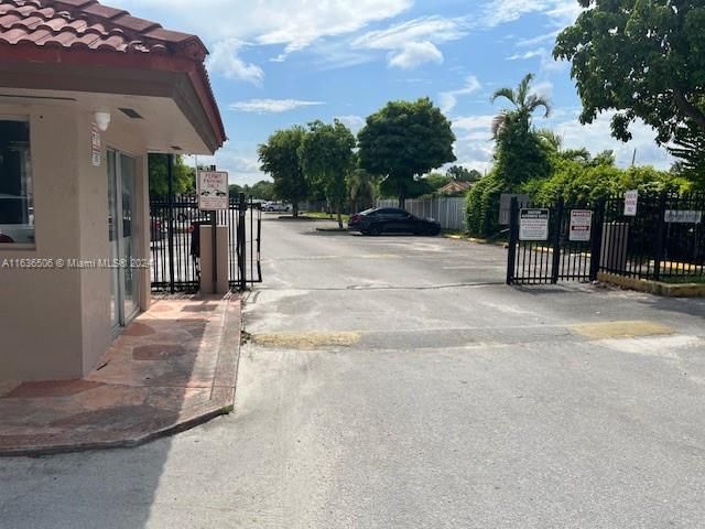 $255,000 | 1900 West 68th Street, Unit G201 | Hialeah