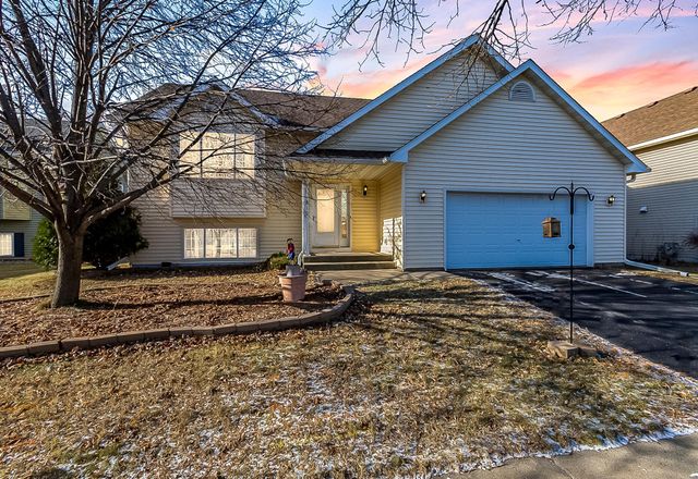 $359,000 | 812 12th Street | Downtown Farmington