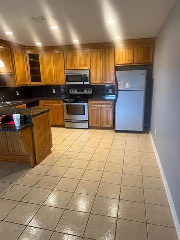 $1,200 | 1130 East Ohio Street | Van