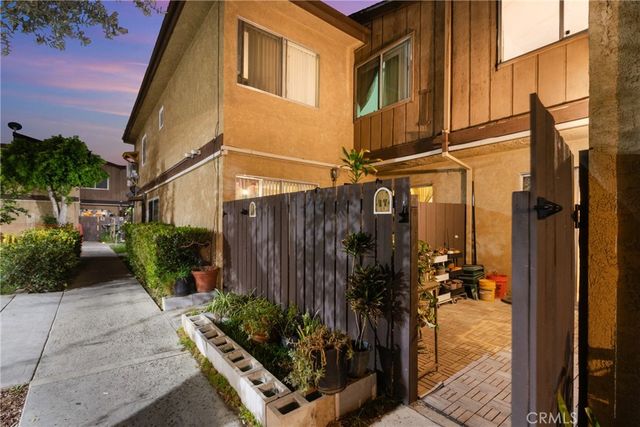 $379,999 | 7321 Lennox Avenue, Unit I7 | Van Nuys