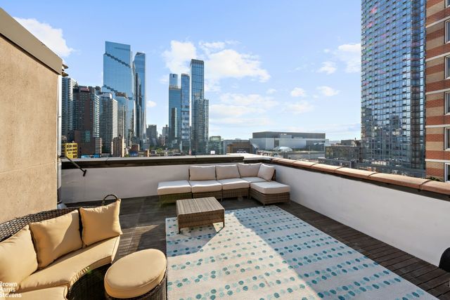 $715,000 | 529 West 42nd Street, Unit 9S | Hell's Kitchen