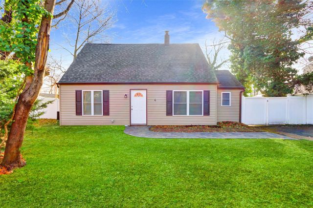 $574,900 | 4 Janice Lane | Central Islip