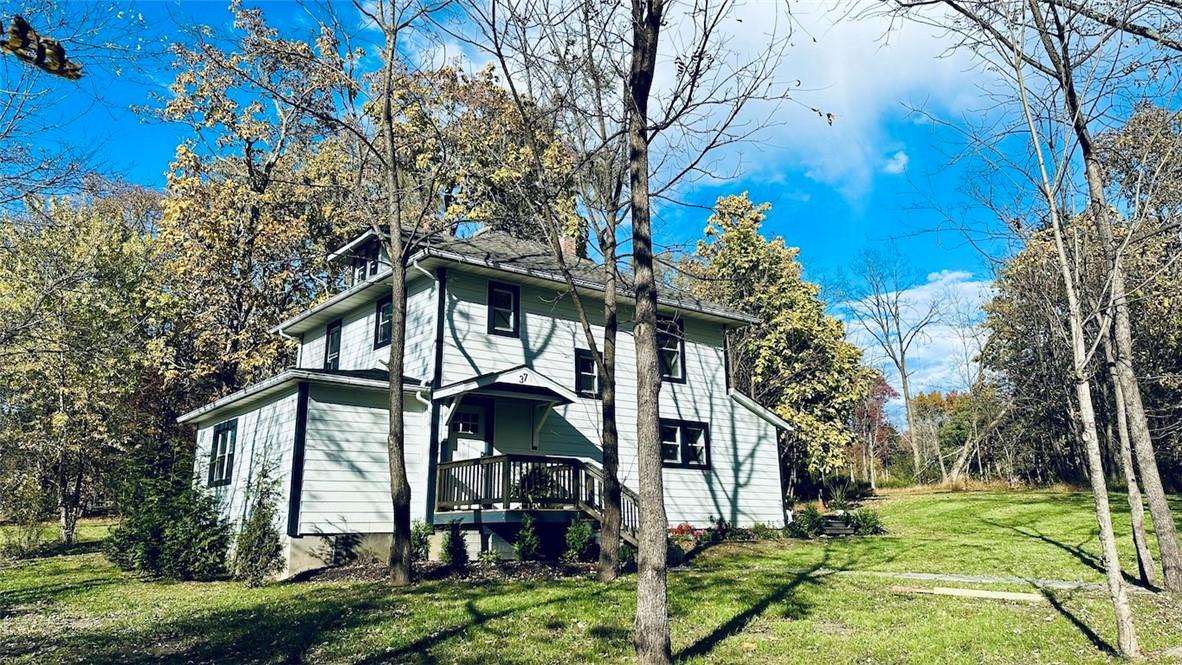 View of front of house featuring a front lawn