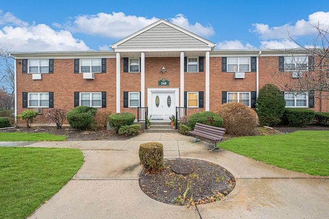 $285,000 | 348 Lakeland Avenue, Unit 8A | Sayville