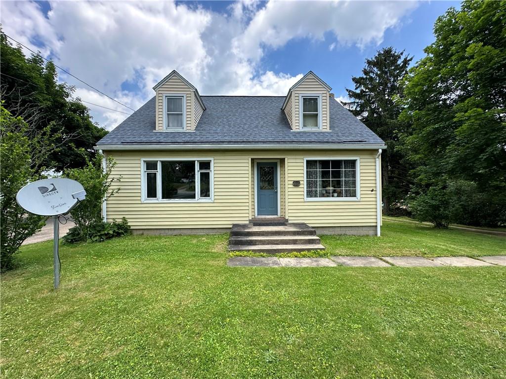 a view of a house with a yard