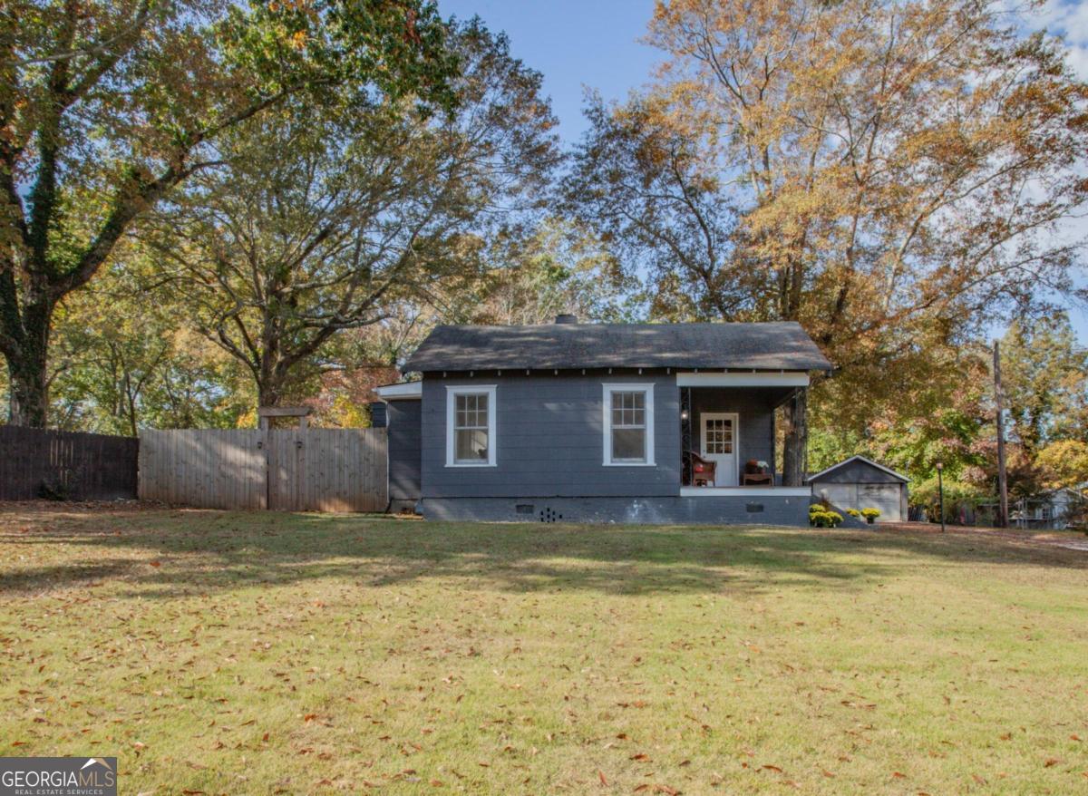 a view of a house with a yard