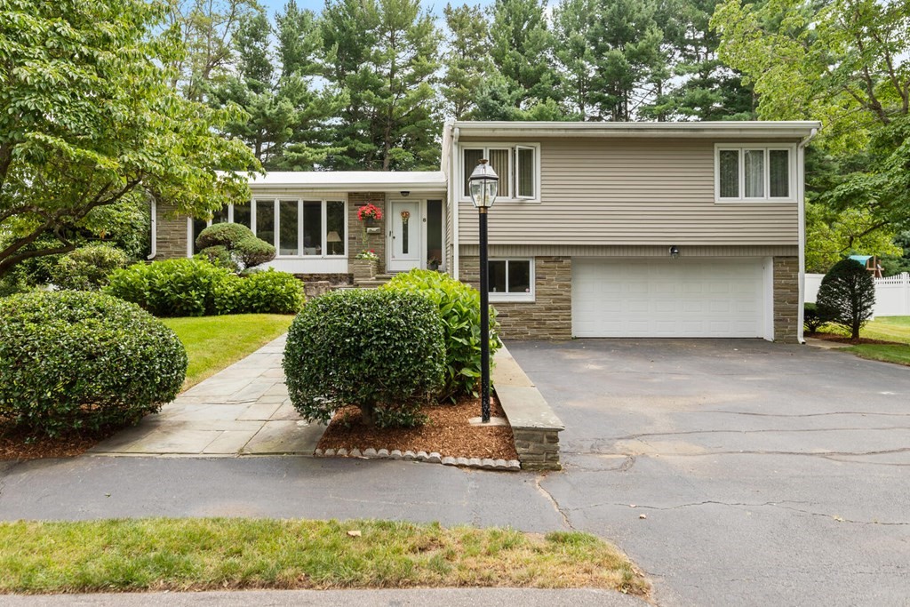 8 Lane, Lynnfield, MA 01940 Compass