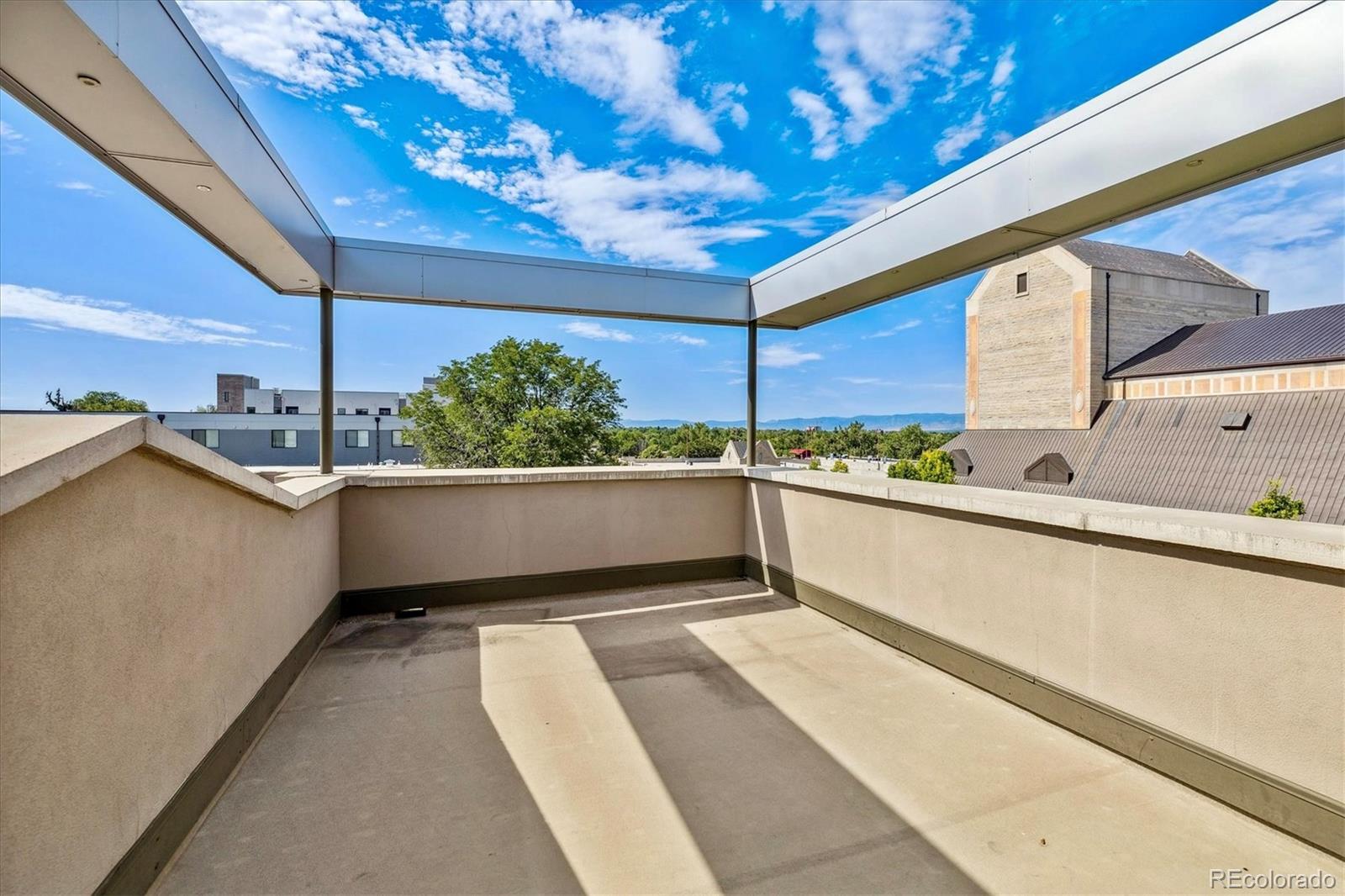 a view of a bathtub in an empty room