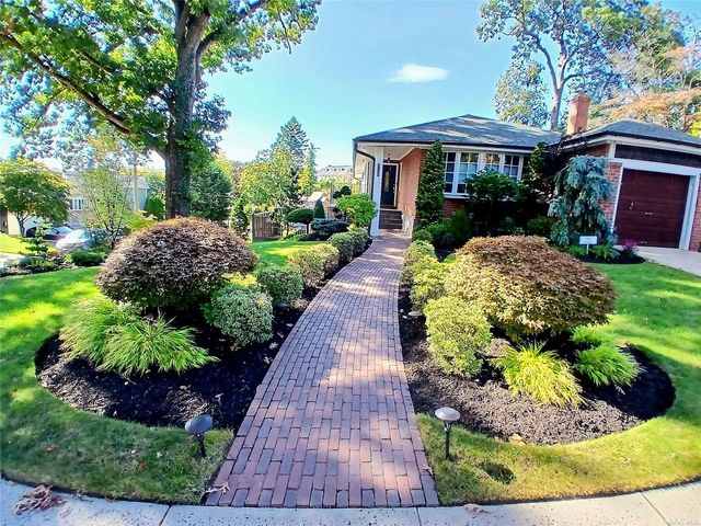 $1,750,000 | 50-34 Deepdale Place | Little Neck