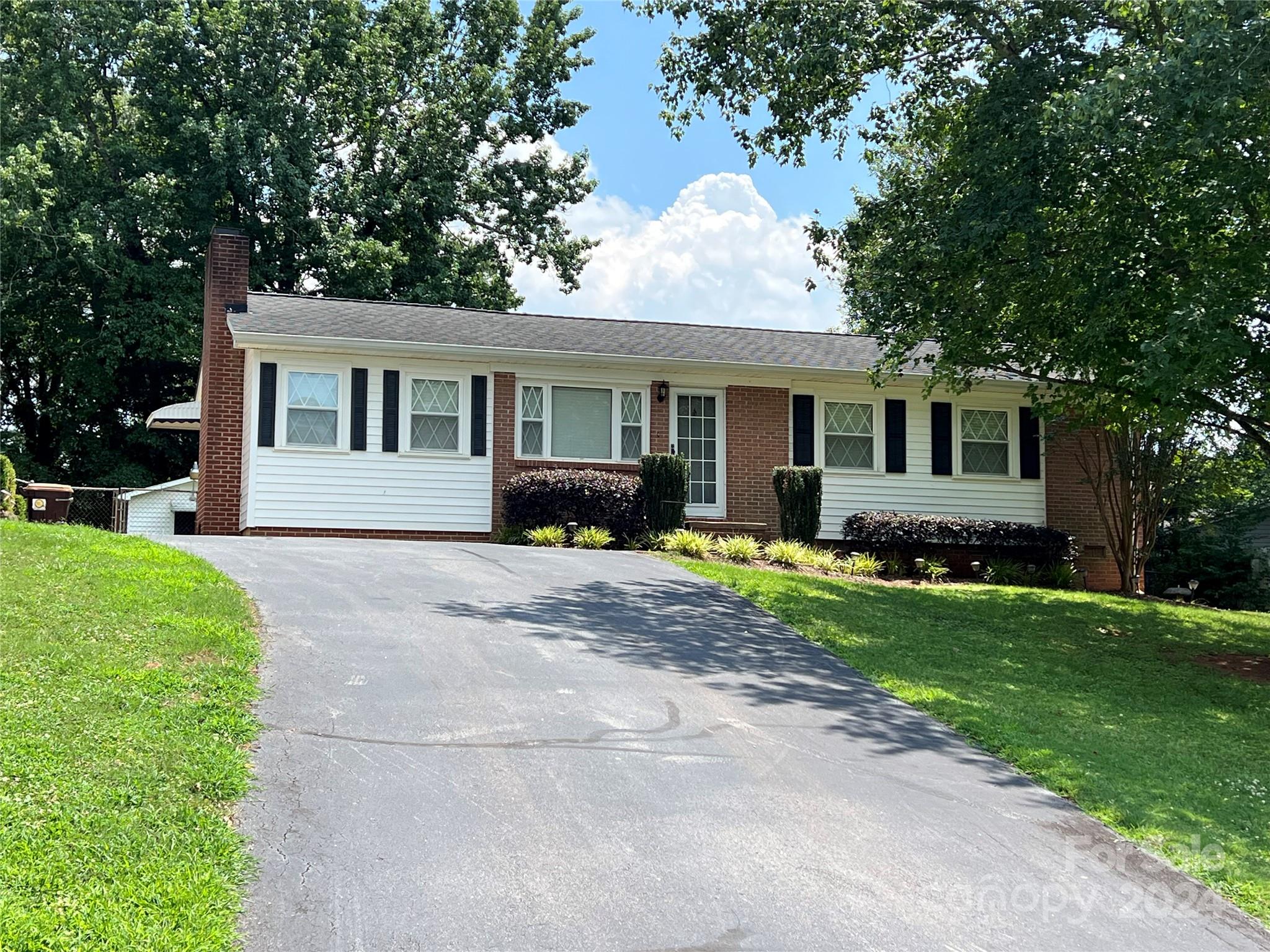 a view of a house with a yard