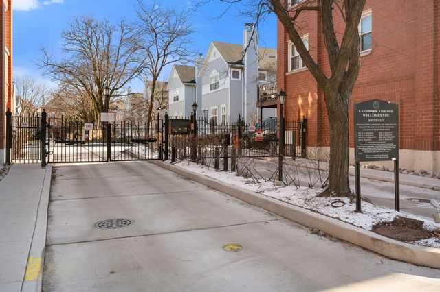 $575,000 | 2803 North Wolcott Avenue, Unit G | Hamlin Park