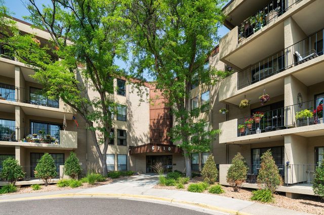 $137,500 | 6710 Vernon Avenue South, Unit 403 | Fountain Woods