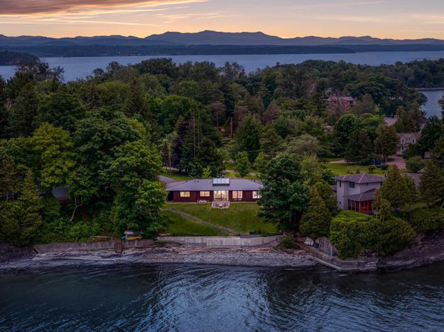 $2,995,000 | 48 Sunset Cliff Road | Appletree Point