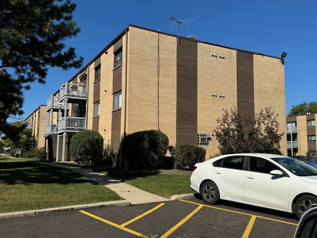 $1,850 | 668 Pinecrest Drive, Unit 101 | Prospect Heights