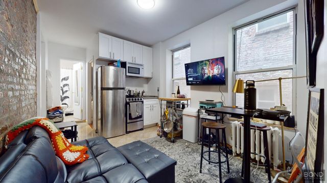 $3,290 | 520 East 11th Street, Unit 15 | East Village