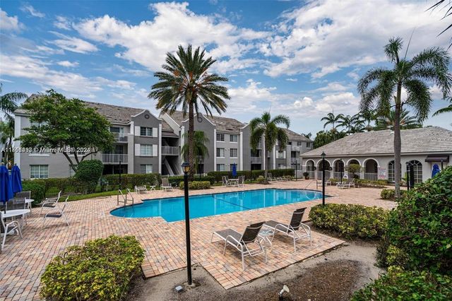 $329,900 | 711 Southwest 111th Way, Unit 108 | Pembroke Lakes South