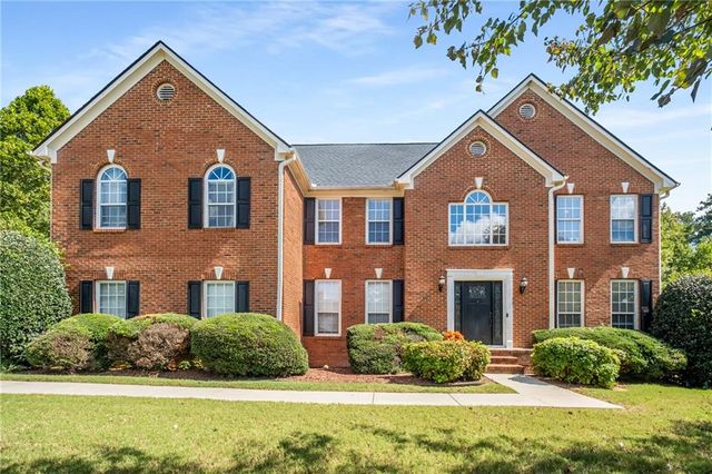 $565,000 | 215 Woodbyne Drive | Fayetteville