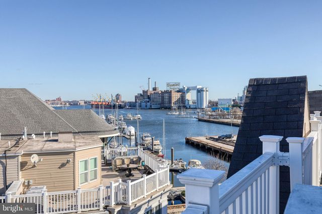 $969,900 | 1239 Harbor Island Walk | Inner Harbor