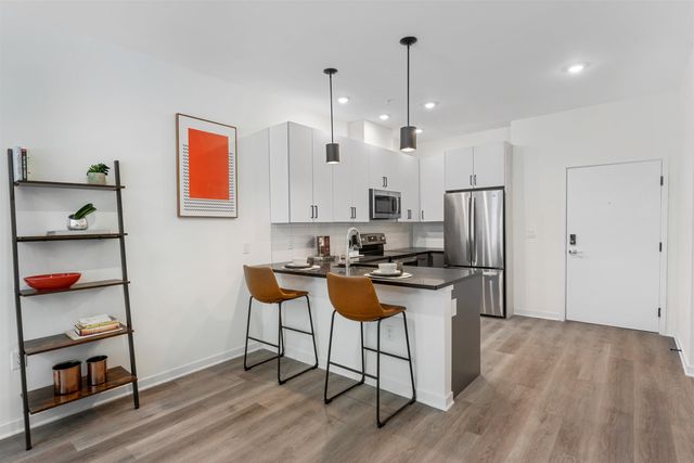 $3,300 | 829 Garfield Avenue, Unit 524 | The Hill