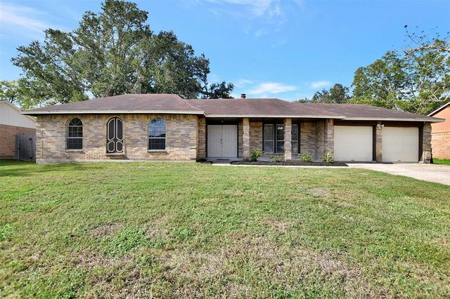 $2,250 | 1311 Oak Hollow Drive | Friendswood