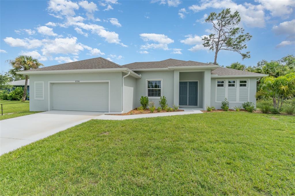 a view of a house with a backyard