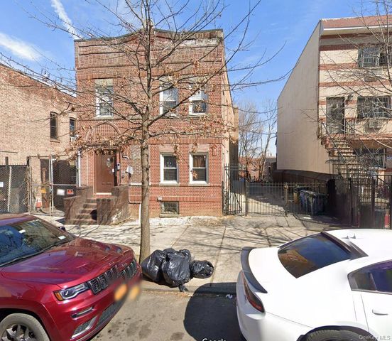 $1,399,000 | 822 Faile Street | Hunts Point